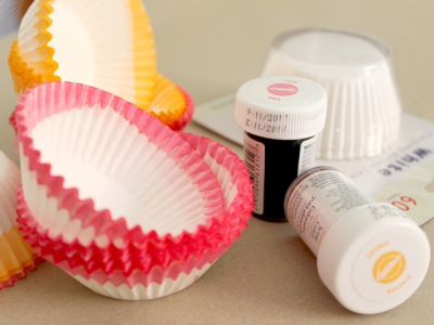 Customiser les caissettes à cupcake avec un look 