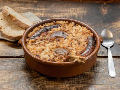 Déguster le cassoulet : la tradition authentique livrée à domicile