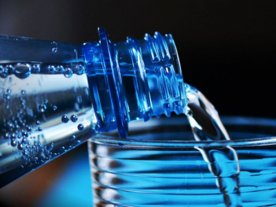 Est-il bon de boire de l'eau gazeuse tous les jours ?