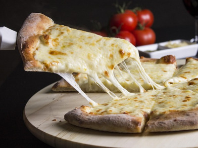 Par quoi remplacer la mozzarella dans une pizza ?