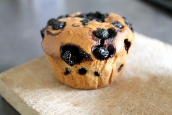 Muffin aux myrtilles ou « blueberry muffin »